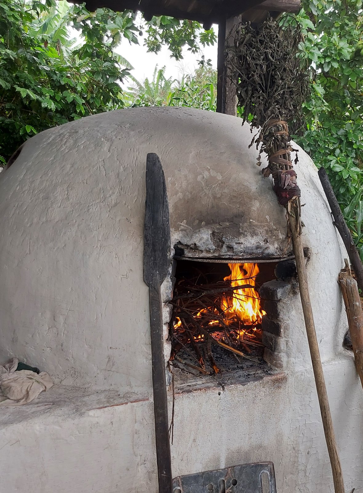 Forno a lenha aceso